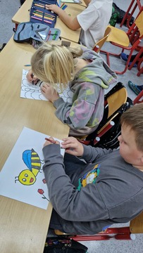 Pomenu lokalno pridelane hrane in zdravemu  načinu prehranjevanja so se pridružili osnovnošolci v Kotljah (7)